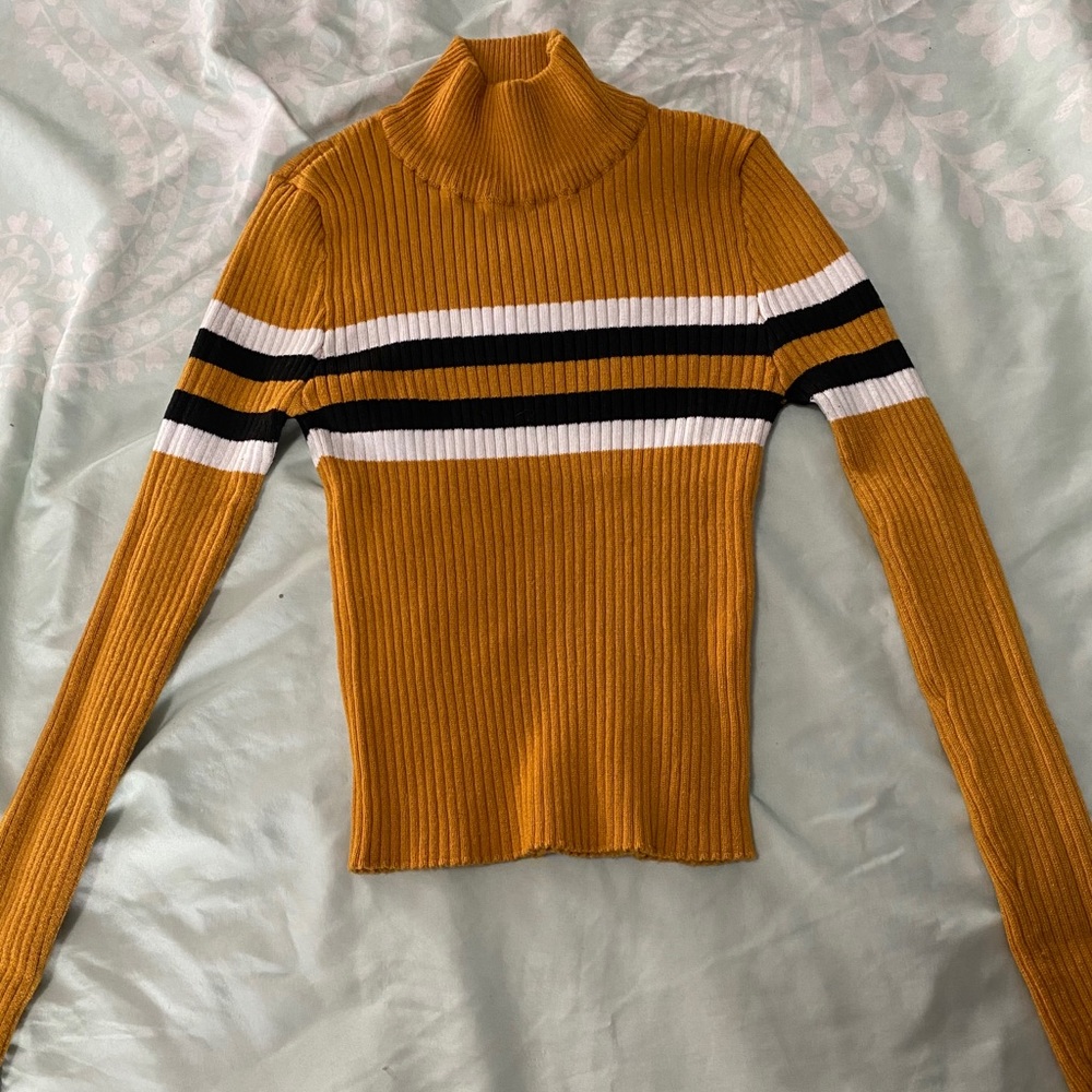 Turtleneck crop top